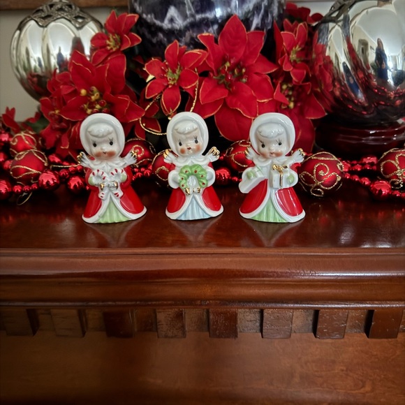 Holiday Angel Figurines Set - Red and White - Picture 4 of 4